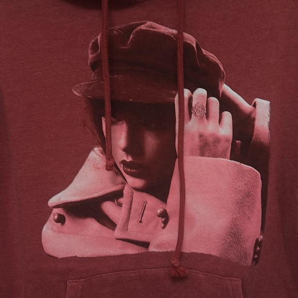 Taylor Swift Red (Taylor’s Version) Official 2021 Merch Hoodie Sweatshirt Small - Picture 2 of 10